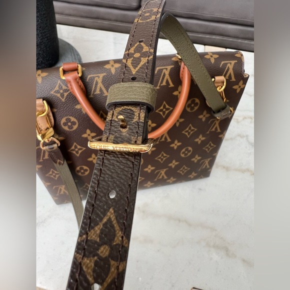 Louis Vuitton Marignan Handbag Monogram Canvas in Sesame - Picture 11 of 17